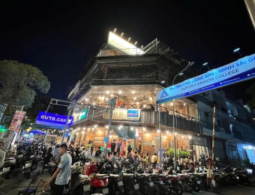 Lẩu Bò Nhà Gỗ