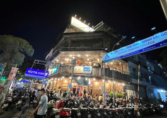 Lẩu Bò Nhà Gỗ