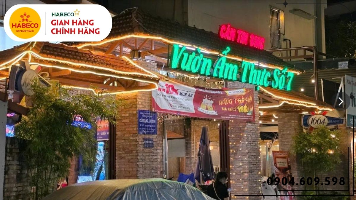 Keg bia được kiểm tra và chuẩn bị giao cho đối tác