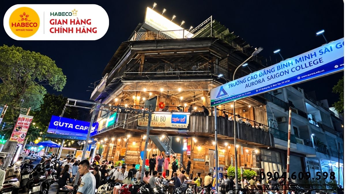 Bom bia 50 lít và hệ thống bảo quản bia hơi trong khu vực phía sau quán
